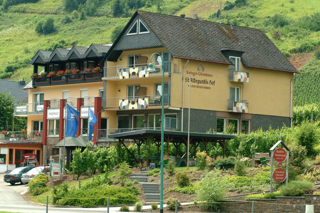 Wein- Und Gaestehaus St. Aldegundishof Sankt Aldegund Exterior foto
